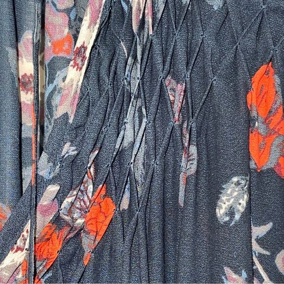 Free People So Fine Navy Floral Smocked Top Gently Loved Sz S - Picture 7 of 11